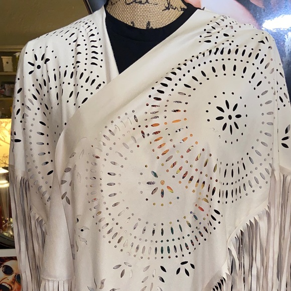 Boho Cut Out Fringed Shawl/Wrap - Picture 6 of 6
